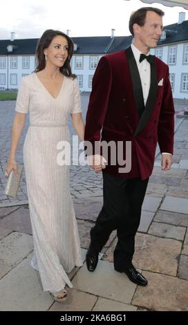 COPENAGHEN, DANIMARCA 20150416. Principessa Marie e Principe Joachim arrivano al Palazzo Fredensborg fuori Copenhagen, Danimarca la regina Margrethe festeggia il suo 75th° compleanno il giovedì sera. Foto: Lise Aaserud / NTB scanpix Foto Stock