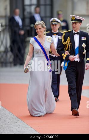 STOCCOLMA, SVEZIA 20150613. Matrimonio tra il principe Carl Philip e Sofia Hellqvist. Edward Earl of Wessex e Sophie Countess of Wessex arrivano alla Cappella reale di Stoccolma per partecipare alle nozze del principe di sabato. Foto: Jon Olav Nesvold / NTB scanpix Foto Stock