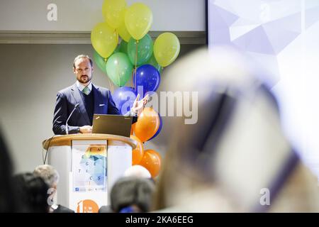 Oslo, Norvegia 20151019. Il principe ereditario Haakon (nella foto) e la principessa ereditaria mette-Marit hanno partecipato all'apertura della conferenza 'Energetics' nell'Ambassadeur Hotel Drammen Lunedi. La Principessa della Corona in abito nero. Foto: Gorm Kallestad / NTB scanpix Foto Stock