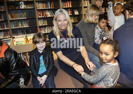 OSLO; Norvegia 20160301. Crown Prince Haakon e Crown Princess mette-Marit all'apertura della nuova biblioteca Furuset e centro di attività Martedì. Foto: Cornelius Poppe / NTB scanpix Foto Stock