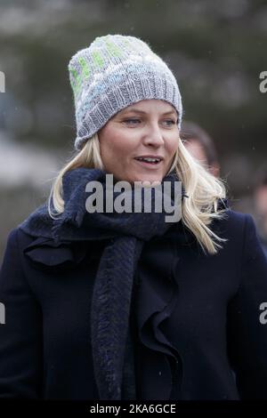 OSLO, Norvegia 20160301. Il principe ereditario Haakon e la principessa ereditaria mette-Marit (nella foto) quando hanno visitato il quartiere di Martedì Alna a Oslo Foto: Cornelius Poppe / NTB scanpix Foto Stock