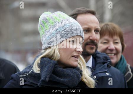 OSLO, Norvegia 20160301. Il principe ereditario Haakon e la principessa ereditaria mette-Marit quando hanno visitato il quartiere di Martedì Alna a Oslo Foto: Cornelius Poppe / NTB scanpix Foto Stock