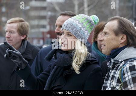 OSLO, Norvegia 20160301. Il principe ereditario Haakon e la principessa ereditaria mette-Marit insieme a Jan Boehler quando hanno visitato il quartiere di Martedì Alna a Oslo Foto: Cornelius Poppe / NTB scanpix Foto Stock