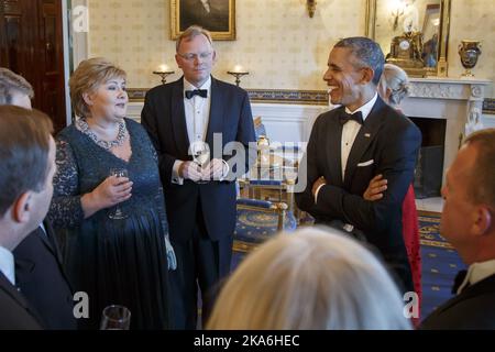 Washington DC, USA 20160514. Il presidente Barack Obama parla con il primo ministro Erna Solberg e suo marito Sindre Finnes prima della cena di Stato alla Casa Bianca di Washington. Foto: Heiko Junge / NTB scanpix Foto Stock