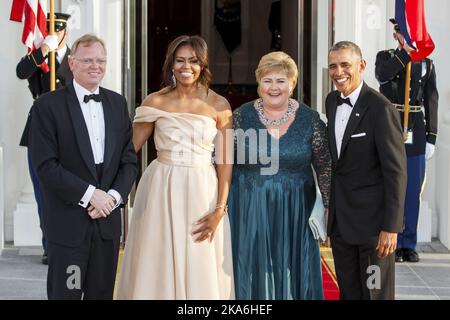 Washington DC, USA 20160514. Il presidente Barack Obama e la moglie Michelle accolgono il primo ministro Erna Solberg e suo marito Sindre Finnes prima della cena di Stato alla Casa Bianca di Washington. Foto: Heiko Junge / NTB scanpix Foto Stock