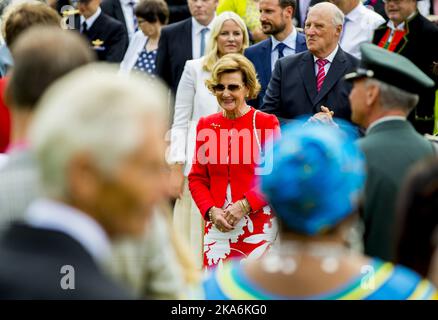 Bergen 20160625. Il 25th° anniversario della coppia reale norvegese. Regina Sonja durante la festa in giardino a Gamlehaugen a Bergen Sabato pomeriggio. Foto: Vegard Wivestad GrÃ¸tt / NTB scanpix Foto Stock