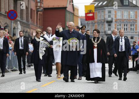 20160625. Il 25th° anniversario della coppia reale norvegese. Festeggiamo a Bryggen i Bergen Sabato mattina. Foto: Vegard Wivestad GrÃ¸tt / NTB scanpix Foto Stock