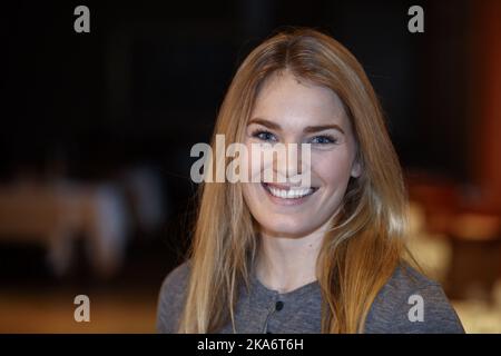 DAVOS, SVIZZERA 20170214. Campionato Mondiale di Sci alpino FIS 2017 in ST. MORITZ. Nina Loeseth durante una conferenza stampa con la squadra alpina norvegese. Foto: Cornelius Poppe / NTB scanpix Foto Stock