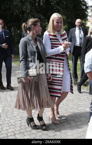 20170704. Regina Sonja di Norvegia 80th° anniversario. La Queen Sonja KunstStall (stalla d'arte) si apre negli antichi edifici del castello nel 80th° compleanno della Regina. Gli edifici si trovano nel Parco del Castello, e non sono stati disponibili al pubblico prima. Foto: Lise Aaserud / NTB scanpix Foto Stock