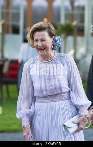 Oslo, Norvegia 20170705. La regina Sonja arriva per una cena in connessione con il 80th compleanno della regina Sonja in Bygdoy Royal Farm Martedì. Foto: Audun Braastad / NTB scanpix Foto Stock