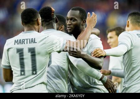 Romelu Lukaku di Manchester United festeggia il secondo gol della sua parte del gioco Foto Stock