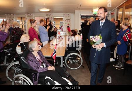 LOERENSKOG, Norvegia 20171213. Il principe ereditario Haakon e la principessa ereditaria mette-Marit arrivano alla casa di cura di Loerenskog. Foto: Lise Aaserud / NTB scanpi Foto Stock