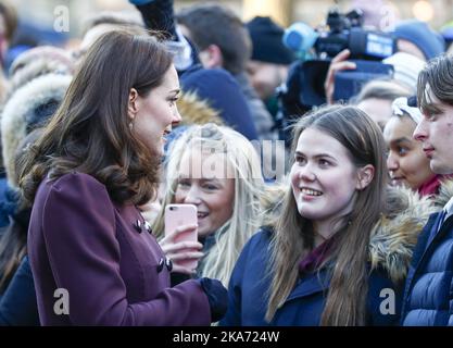 Oslo, Norvegia 20180202. Principe Guglielmo di Gran Bretagna e Duchessa Caterina di Cambridge in visita ufficiale in Norvegia, dove visitano la Scuola superiore Hartvig Nissen. Foto: Terje Pedersen / NTB scanpi Foto Stock