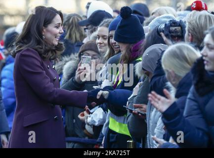 Oslo, Norvegia 20180202. Il principe Guglielmo di Gran Bretagna e la duchessa Kate visitano la Norvegia e la scuola superiore Hartvig Nissen. La duchessa saluta la gente. Foto: Terje Pedersen / NTB scanpi Foto Stock