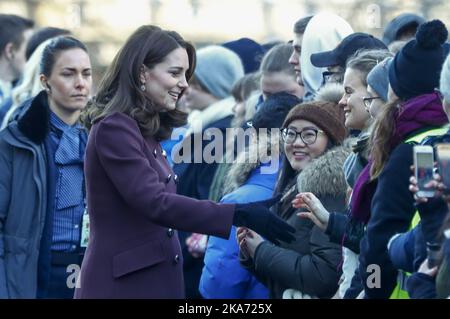 Oslo, Norvegia 20180202. Il principe Guglielmo di Gran Bretagna e la duchessa Kate visitano la Norvegia e la scuola superiore Hartvig Nissen. La duchessa saluta la gente. Foto: Terje Pedersen / NTB scanpi Foto Stock