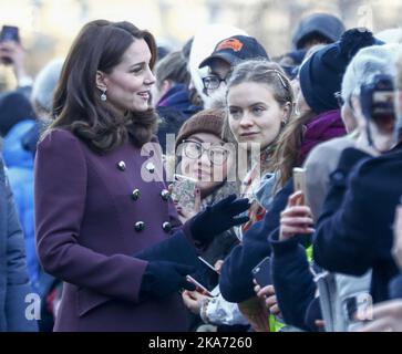 Oslo, Norvegia 20180202. Il principe Guglielmo di Gran Bretagna e la duchessa Kate visitano la Norvegia e la scuola superiore Hartvig Nissen. La duchessa saluta la gente. Foto: Terje Pedersen / NTB scanpi Foto Stock