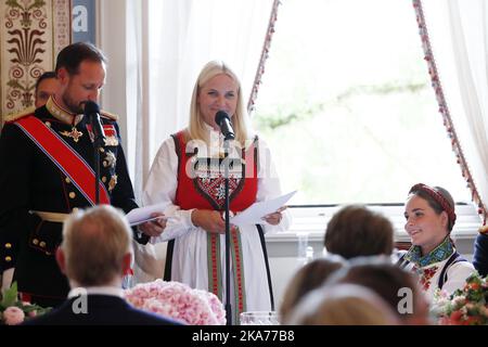 Oslo, Norvegia 20190831. Il principe ereditario Haakon e la principessa ereditaria mette-Marit parlano con la principessa Ingrid Alexandra durante il pranzo al Palazzo reale. Foto: Terje Bendiksby / NTB scanpi Foto Stock