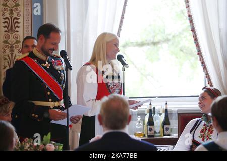 Oslo, Norvegia 20190831. Il principe ereditario Haakon e la principessa ereditaria mette-Marit parlano con la principessa Ingrid Alexandra durante il pranzo al Palazzo reale. Foto: Terje Bendiksby / NTB scanpi Foto Stock