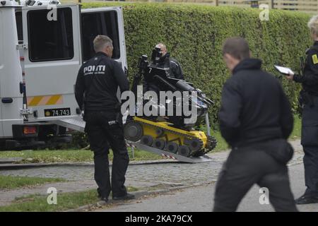 Azione della polizia ad Albertslund martedì 20. Ottobre 2020. La polizia sta trattenendo l'assassino condannato Peter Madsen nel tentativo di fuggire dalla prigione di Herstedvester. (Foto: Nils Meilvang / Ritzau Scanpix) Albertslund, tirsdag den 20. oktober 2020 Foto Stock