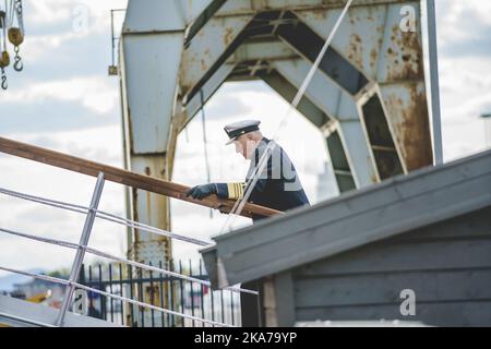 Oslo 20210506. Il re Harald e il principe ereditario Haakon imbarcano sulla nave reale norvegese a Filipstad a Oslo. Foto: Stian Lysberg Solum / NTB Foto Stock