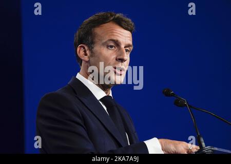 Bruxelles, Belgio 20210614. Il presidente francese Emmanuel Macron incontra la stampa dopo il vertice NATO che si è tenuto lunedì pomeriggio a Bruxelles. Foto: Torstein Bøe / NTB Foto Stock