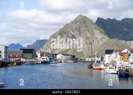 HenningsvÃ¦r 20210814. Il vecchio villaggio di pescatori Henningsvaer è protetto. Foto: Terje Pedersen / NTB Foto Stock