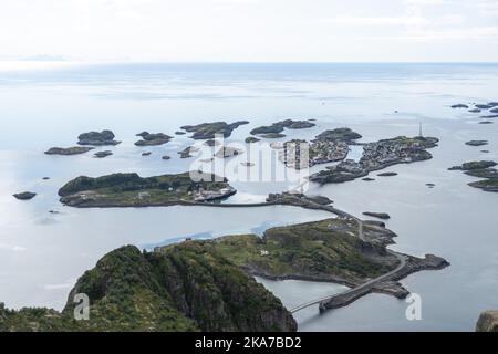 HenningsvÃ¦r 20210814. Il vecchio villaggio di pescatori Henningsvaer è protetto. Foto: Terje Pedersen / NTB Foto Stock