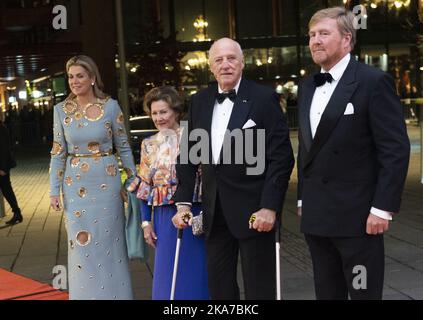 Re Willem-Alexander e la regina MÃ¡xima dei Paesi Bassi visitano il nuovo Museo Munch di Oslo. Re Harald e la regina Sonja di Norvegia stanno ospitando la visita. Foto: Terje Pedersen / NTB Foto Stock