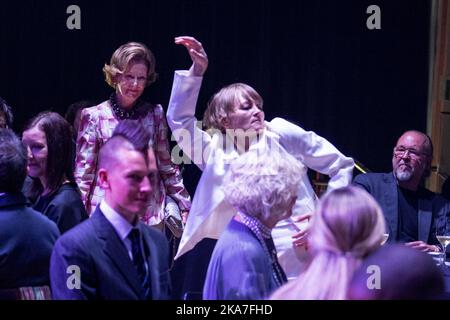 Oslo 20220620. La regina Sonja premia i vincitori della borsa internazionale di studio artistica di H.M. la regina Sonja a MUNCH a Bjoervika a Oslo. Foto: Javad Parsa / NTB Foto Stock