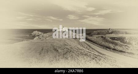 L'immagine è del faro di Strathy Point, nell'estremo nord delle Highlands scozzesi, che si affaccia sull'Atlantico settentrionale Foto Stock