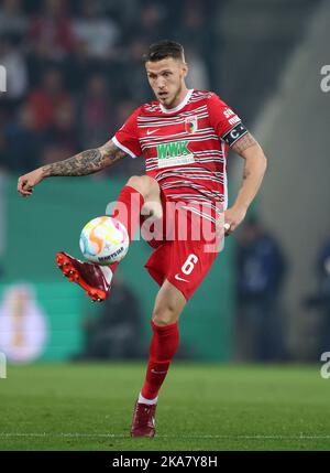 Jeffrey Gruweleeuw FC Augsburg FC Augsburg - FC Bayern MŸnchen 2.Runde 19.10.2022 Fussball DFB Pokal Saison 2022 / 2023 © diebilderwelt / Alamy Stock Foto Stock