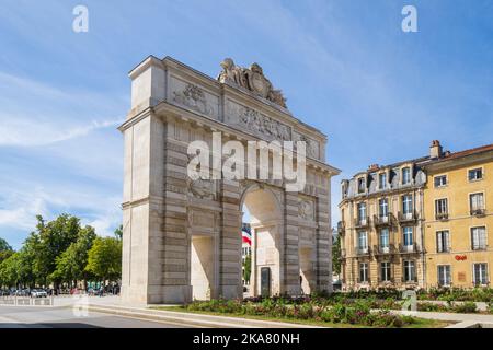 03.07.2022 Nancy, Grand Est, Francia la porte Désilles è una porta commemorativa della città francese di Nancy. Si trova in Place du Luxembourg, sul no Foto Stock