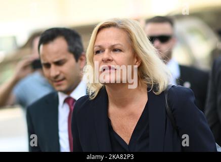 01 novembre 2022, Qatar, Doha: Nancy Faeser (DOCUP), ministro federale dell'interno e degli affari interni, in via di nomina. Faeser ha viaggiato nel paese ospitante Qatar in qualità di ministro dello sport in vista dei Mondiali di calcio. Il viaggio si concentrerà sulle questioni relative ai diritti umani in discussione nel corso del torneo. Foto: Britta Pedersen/dpa Foto Stock