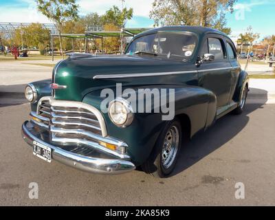 Vecchio Chevrolet Chevy Stylemaster 1946 verde scuro coupé a due porte della General Motors. Expo Fierro 2022 mostra auto classica Foto Stock