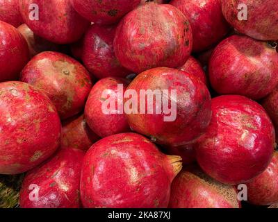 Augusta, GA USA - 12 22 21: Negozio al dettaglio di prodotti freschi Pomegranate Foto Stock