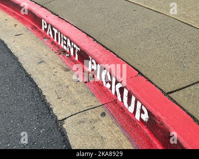 Augusta, GA USA - 12 14 21: University Health Care of Georgia paziente pick up marciapiede lettere Foto Stock