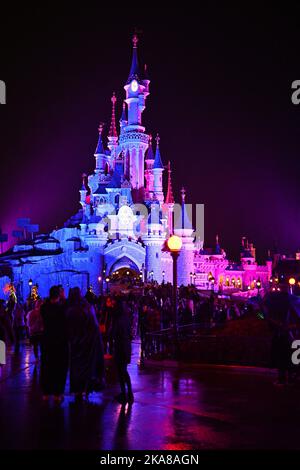 Disneyland Paris celebra Halloween a Marne la Vallée, Francia, il 31 ottobre 2022. Foto di Lionel Urman/ABACAPRESS.COM Foto Stock