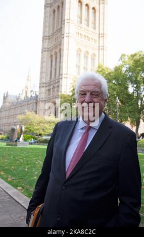 Il corrispondente John Simpson. Londra Inghilterra Foto Stock