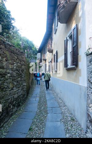 La passeggiata del silenzio e della meditazione sull'Isola san giulio, lago d'Orta, Italia Foto Stock