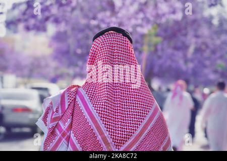 L'uomo Saudita in abiti tradizionali al festival dell'Arabia saudita di Abha Foto Stock