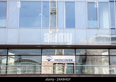 Immagine di un segno con il logo di Medicover sul loro principale hospalin Budapest, Ungheria. Medicover Hospitals è una catena multinazionale di ospedali in EUR Foto Stock