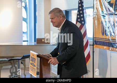 Segretario dell'Agricoltura ed ex governatore Tom Vilsack a Burlington, Iowa, il 29th ottobre 2022, in campagna per il candidato democratico al senato Mike P. Foto Stock