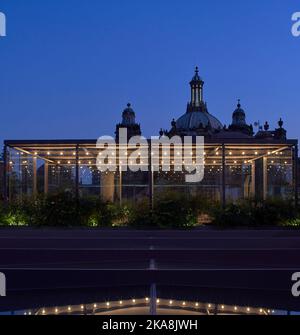 Vista dal tetto con la Cattedrale Metropolitana sullo sfondo. Circolo Mexicana, Città del Messico, Messico. Architetto: Ambrosi Etchegaray, 2019. Foto Stock