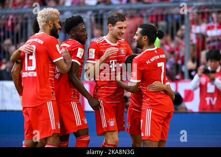 MONACO, Germania. , . #13 EricMaxim Choupo-Moting, #19 Alphonso Davies, #8 Leon Goretzka, #7 Serge Gnabry, FC Bayern Muenchen 6 : 2 - FSV Mainz 05, Fussball Bundesliga, Allianz Arena, Muenchen. Credit: SPP Sport Press Photo. /Alamy Live News Foto Stock