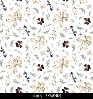 Gigli secchi, eucalipto, foglie diverse senza cuciture modello. Fiori di giglio bianco, rami con fiori per biancheria da letto, tessuti Foto Stock