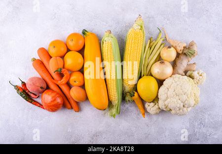 Verdure e frutta gialle e rosse Foto Stock