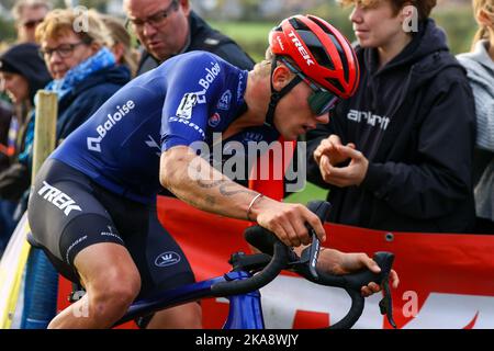 Melden, Belgio, 01 novembre 2022. Il belga Thibau NYS ha mostrato in azione durante la gara maschile durante il Koppenbergcross, la prima gara (su otto) del X2O° Trofeo Badkamers, a Melden, martedì 01 novembre 2022. FOTO DI BELGA DAVID PINTENS Foto Stock