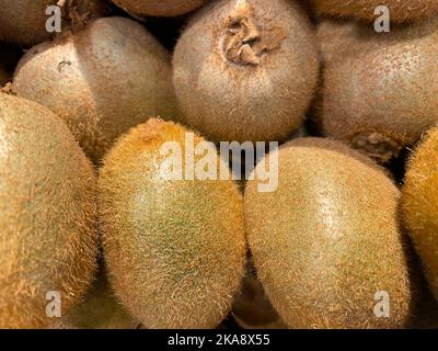 Augusta, GA USA - 12 22 21: Negozio al dettaglio di frutta kiwi fresca Foto Stock