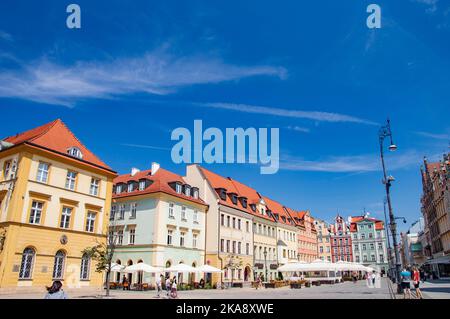 Case storiche nel centro storico di Wroclaw in una giornata di sole. Foto Stock