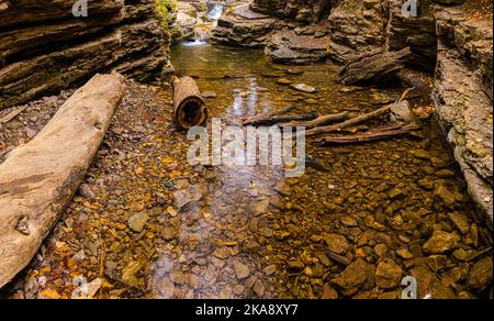 Natural Slide e la vasca da bagno Devils, Spearfish Canyon, South Dakota, USA Foto Stock